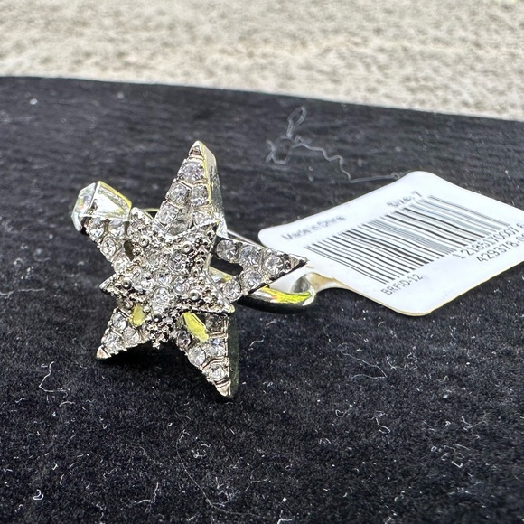 BR Rhinestone Star Ring - Picture 7 of 7